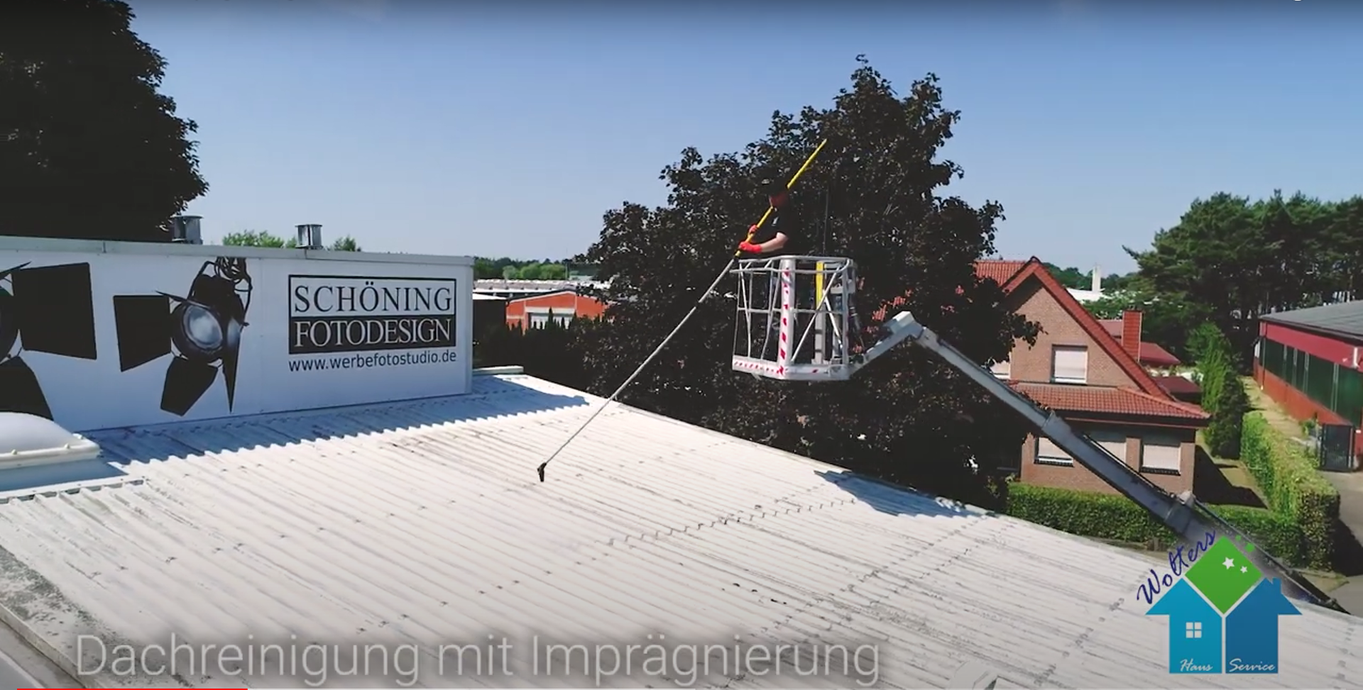 Professionelle Dachreinigung f&uuml;r Kunden in Beesten: Porentiefe Sauberkeit f&uuml;r alle Dacharten.